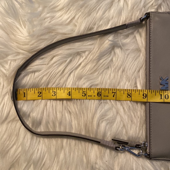 MICHAEL KORS
Medium Convertible Leather Pouch- Pearl Grey - Picture 13 of 16